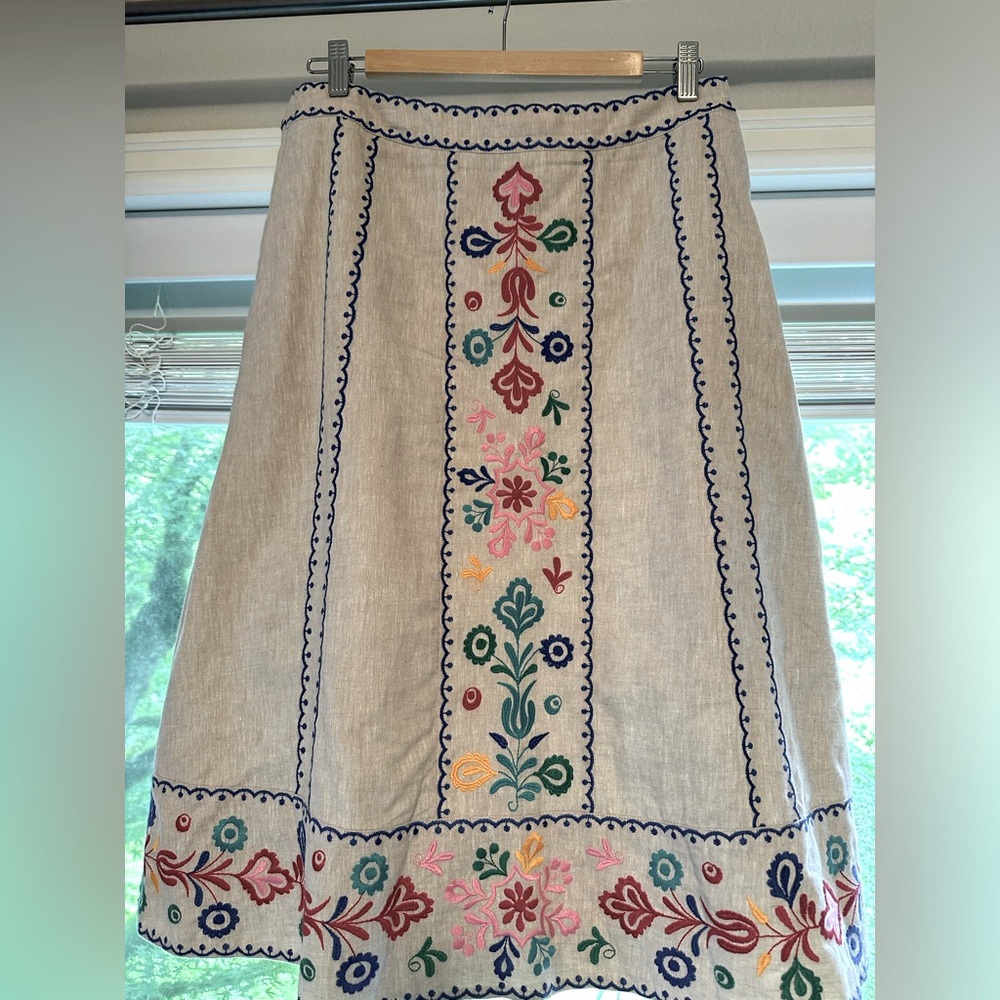 Boden linen skirt with colorful embroidery and lining